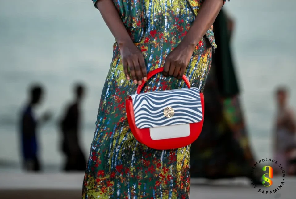 Indépendance Show by Sapamina : L’alliance parfaite entre haute couture et maroquinerie de luxe